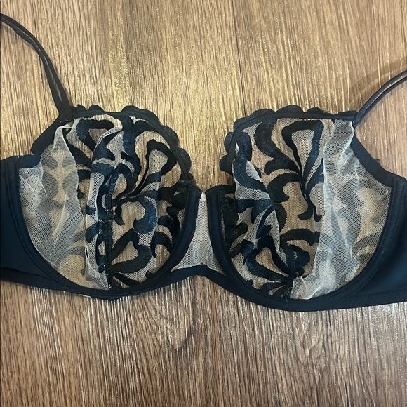 Simone Perele Black and Nude Lace Bra - Picture 7 of 12